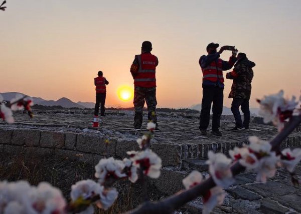 长城为伴，青春无悔——八达岭长城“守护者”四十载的坚守