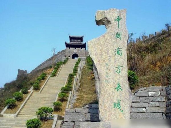 湖南也有一条古长城，全长400多里，与凤凰古城同年代